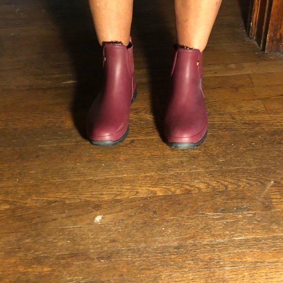 Red Bogs - Picture 4 of 6